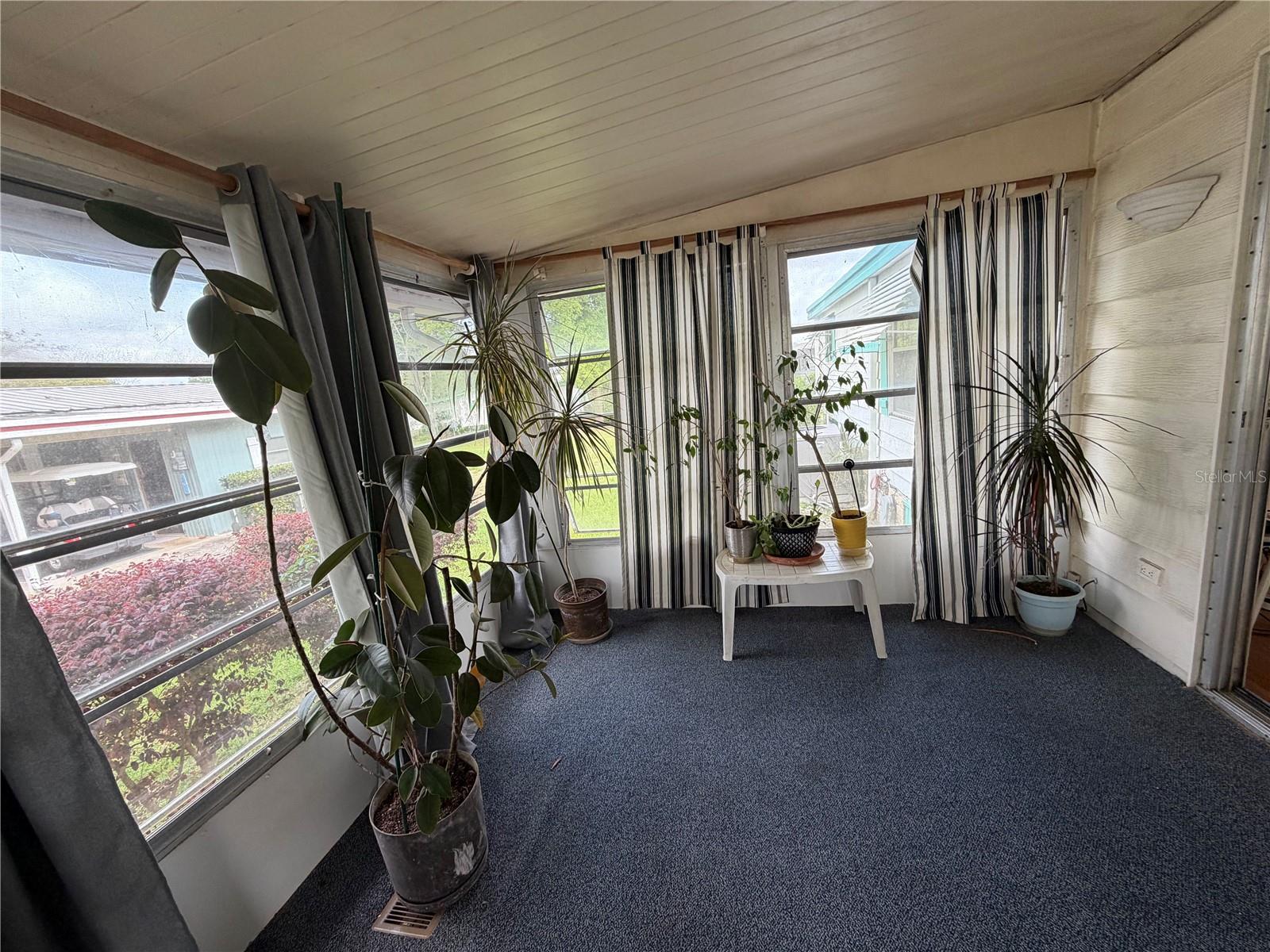 ZELLWOOD STATION - Residential