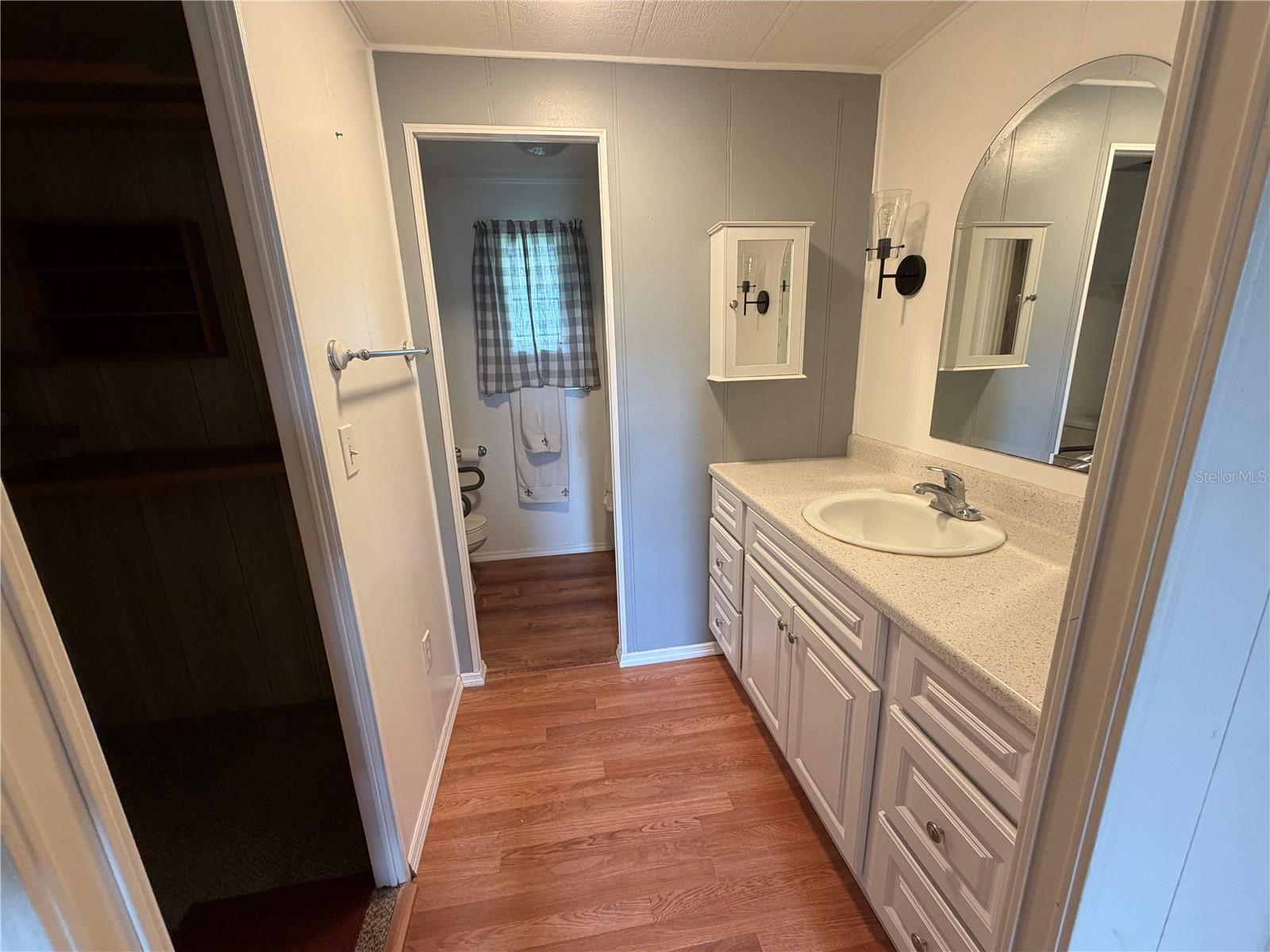 ZELLWOOD STATION - Residential