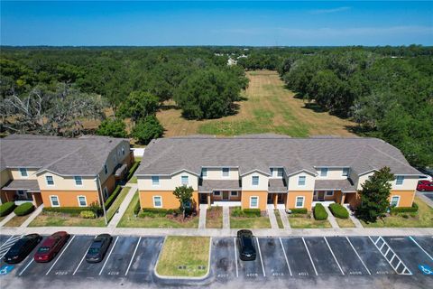 A home in LAKELAND