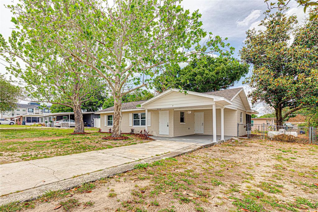 Photo of 7 Twilight Lane, Winter Haven, FL 33884 (MLS # O6401069)