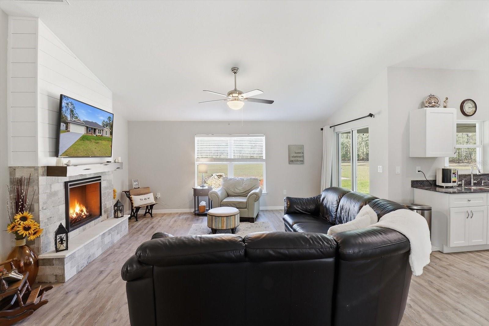 ROLLING HILLS UN #1 - Residential