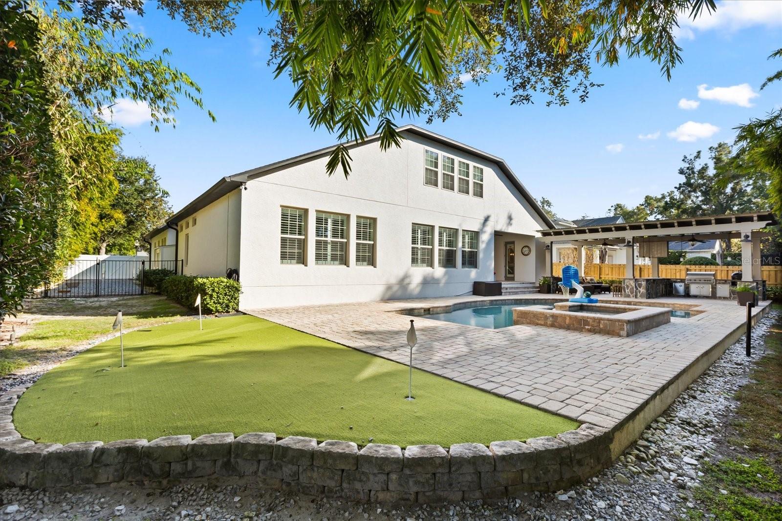 FONTAINEBLEAU - Residential