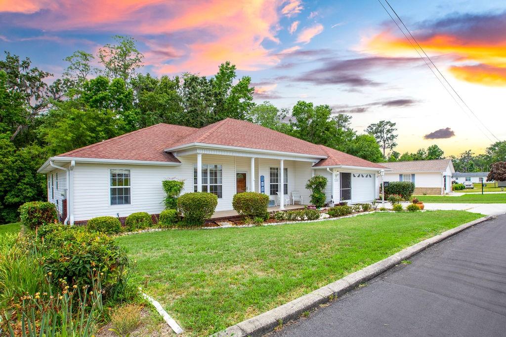 212 SE WILLOW DRIVE