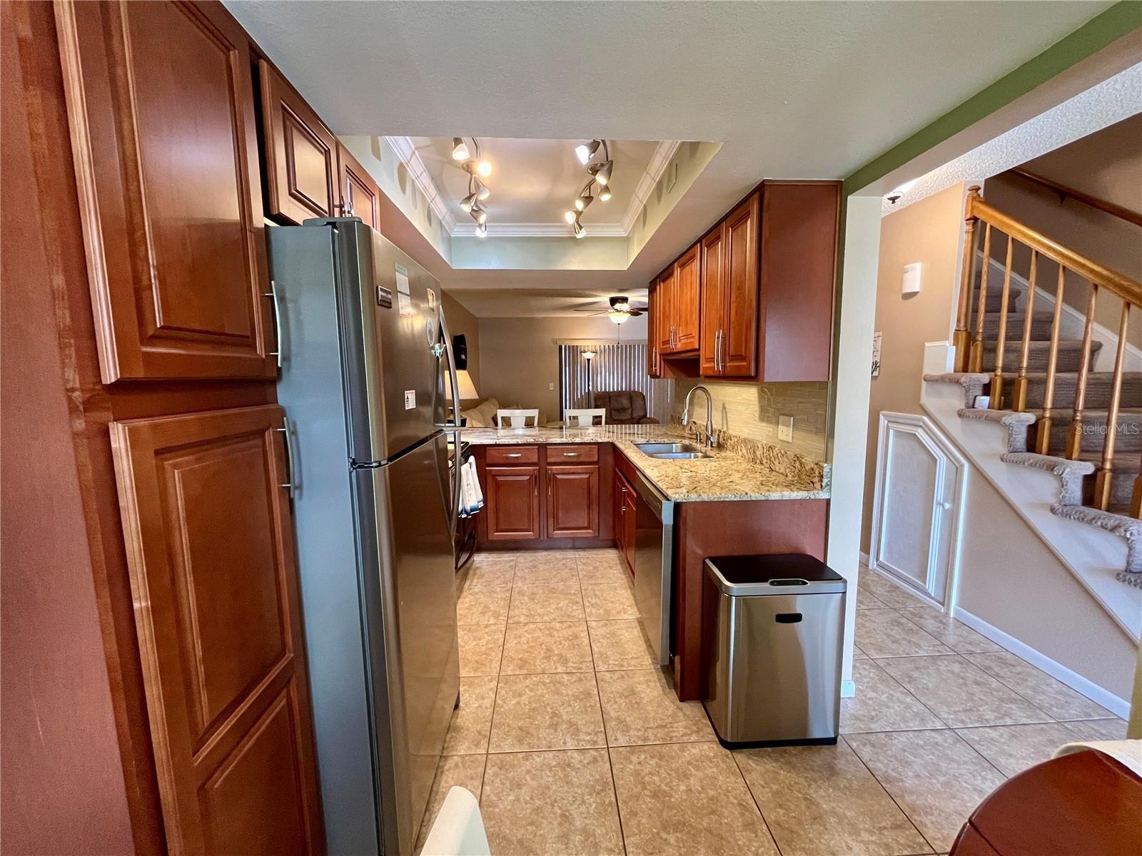 2131 RIDGE ROAD S 76