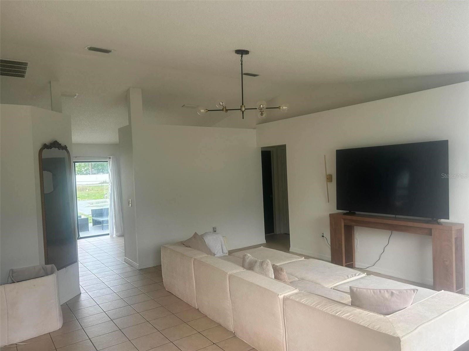 SILVER SPRINGS SHORES - Residential