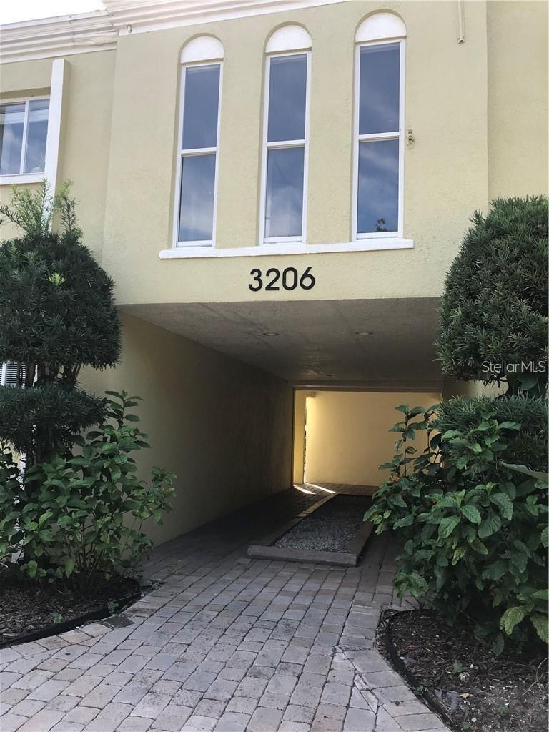 PALMA CEIA GARDENS CONDO - Residential Lease