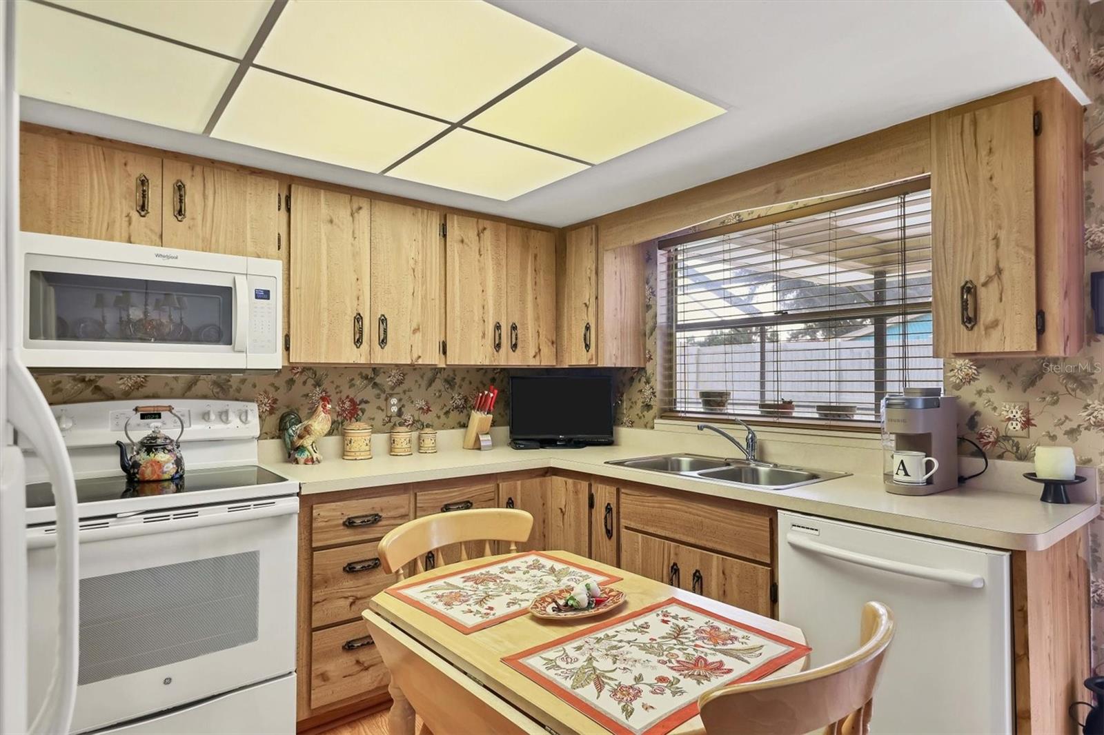 LAKE FOREST ESTATES - Residential