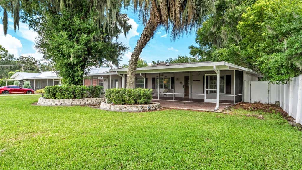 Photo of 913 E Lake Parker Drive, Lakeland, FL 33801 (MLS # L4963205)
