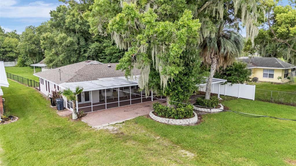 Photo of 913 E Lake Parker Drive, Lakeland, FL 33801 (MLS # L4963205)