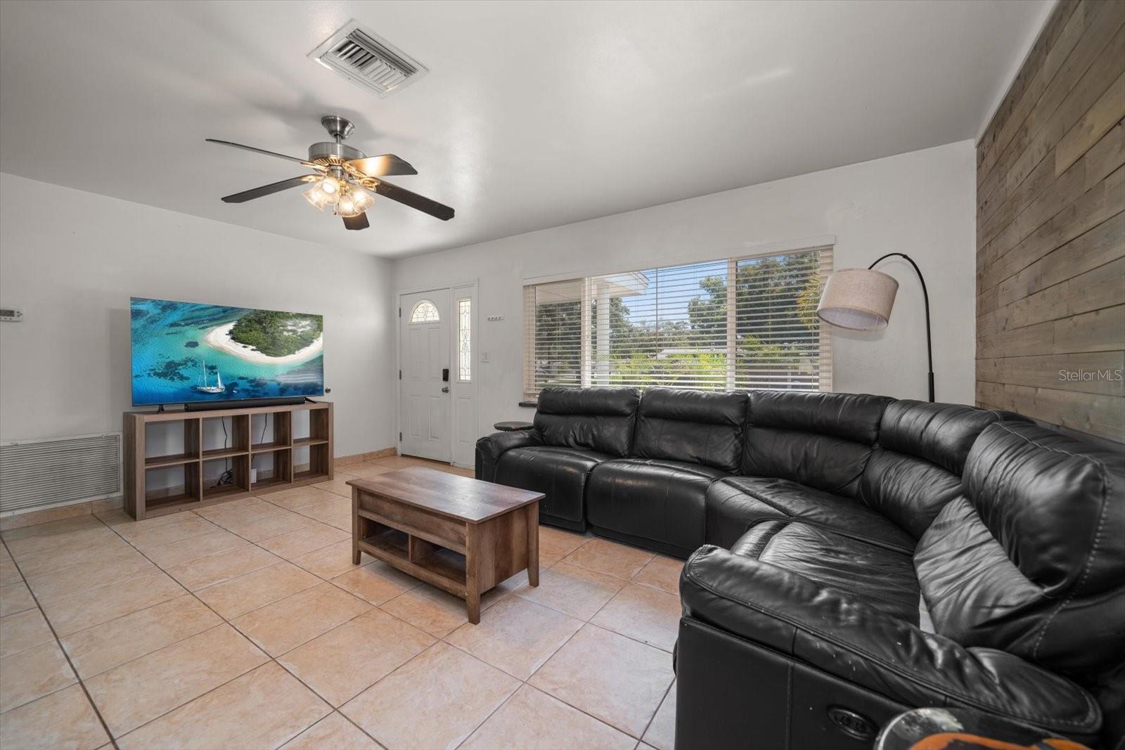 1226 ROBIN HOOD LANE