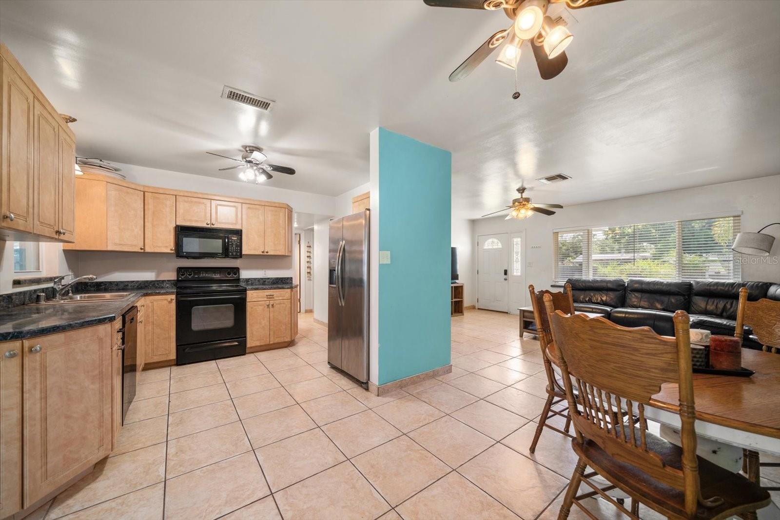 1226 ROBIN HOOD LANE