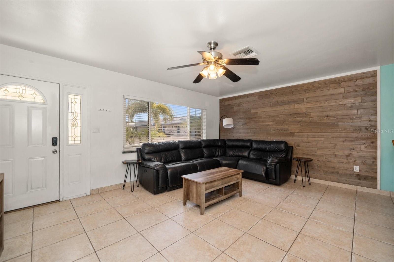 1226 ROBIN HOOD LANE