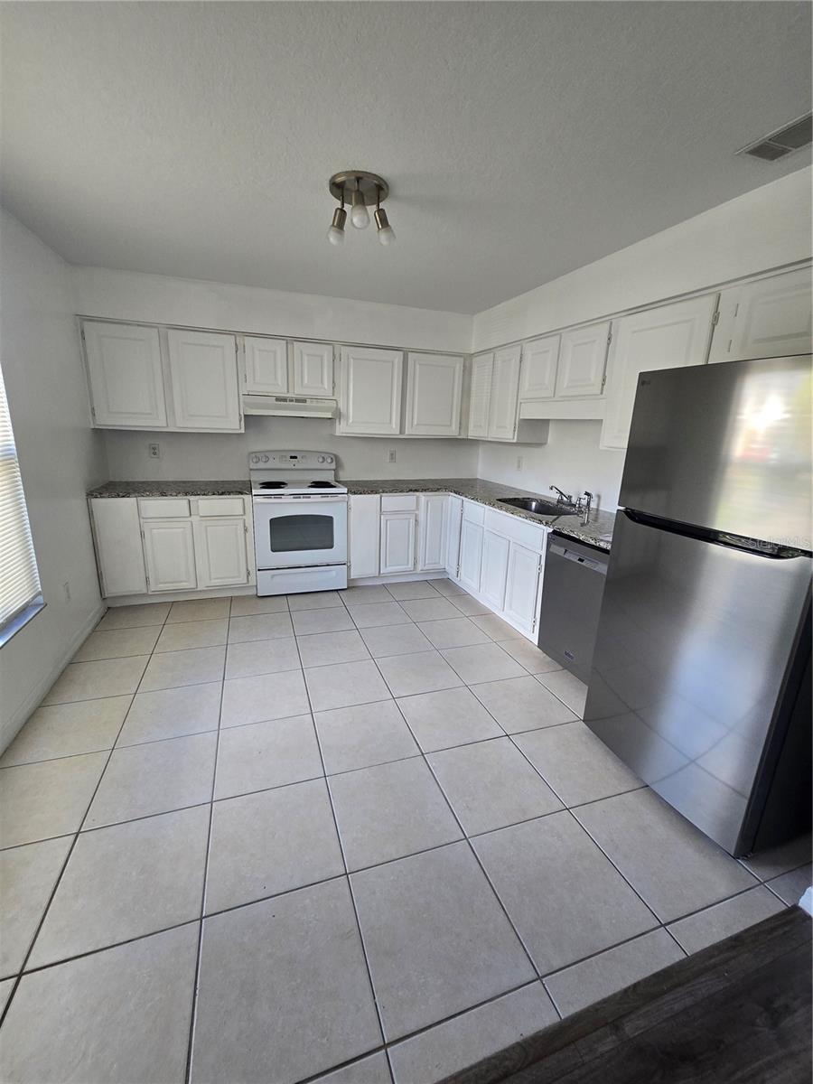 SEMORAN CLUB UT 2 - Residential Lease