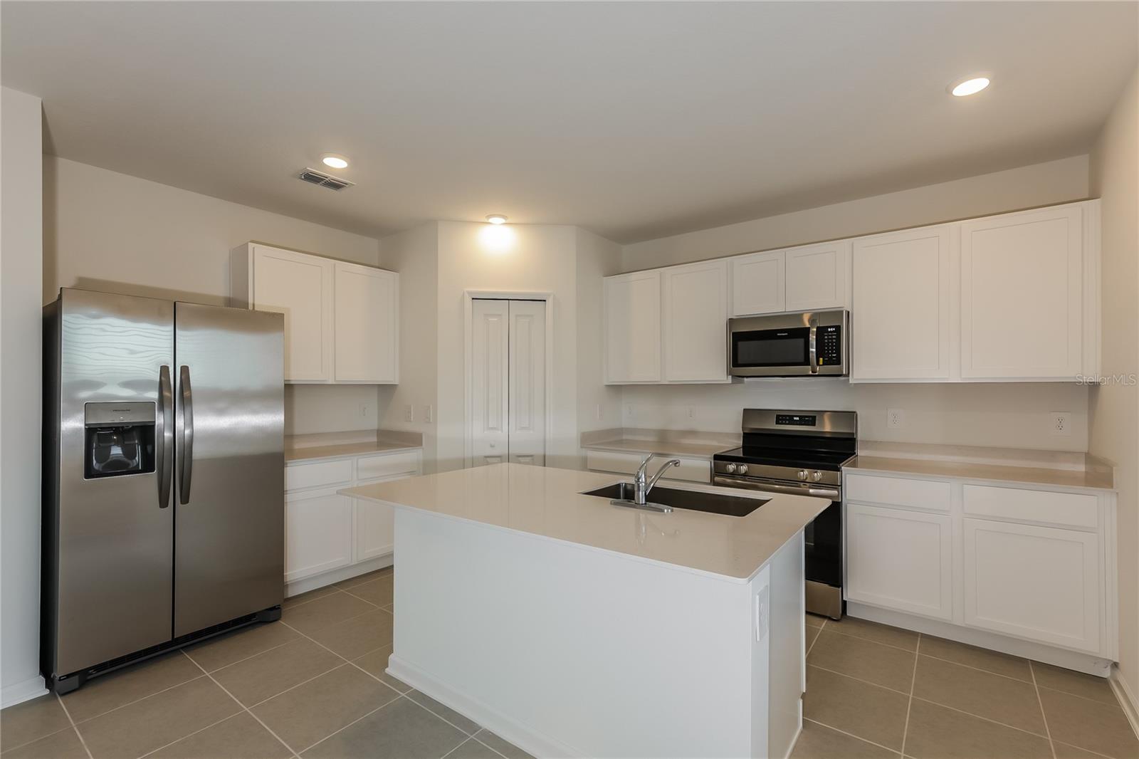 HUNT CLUB/LK WALES SOUTH PH I - Residential Lease