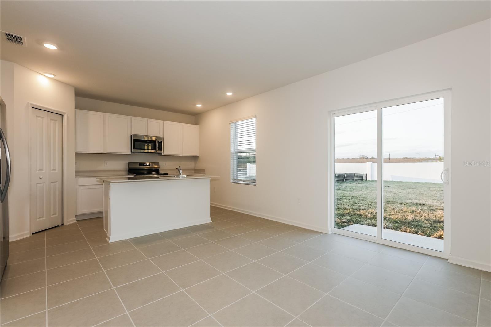 HUNT CLUB/LK WALES SOUTH PH I - Residential Lease