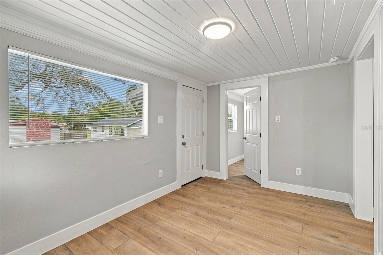 1225 E OSBORNE AVENUE