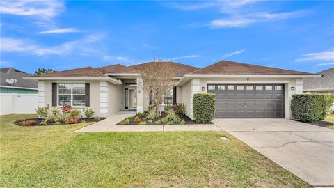 A home in AUBURNDALE