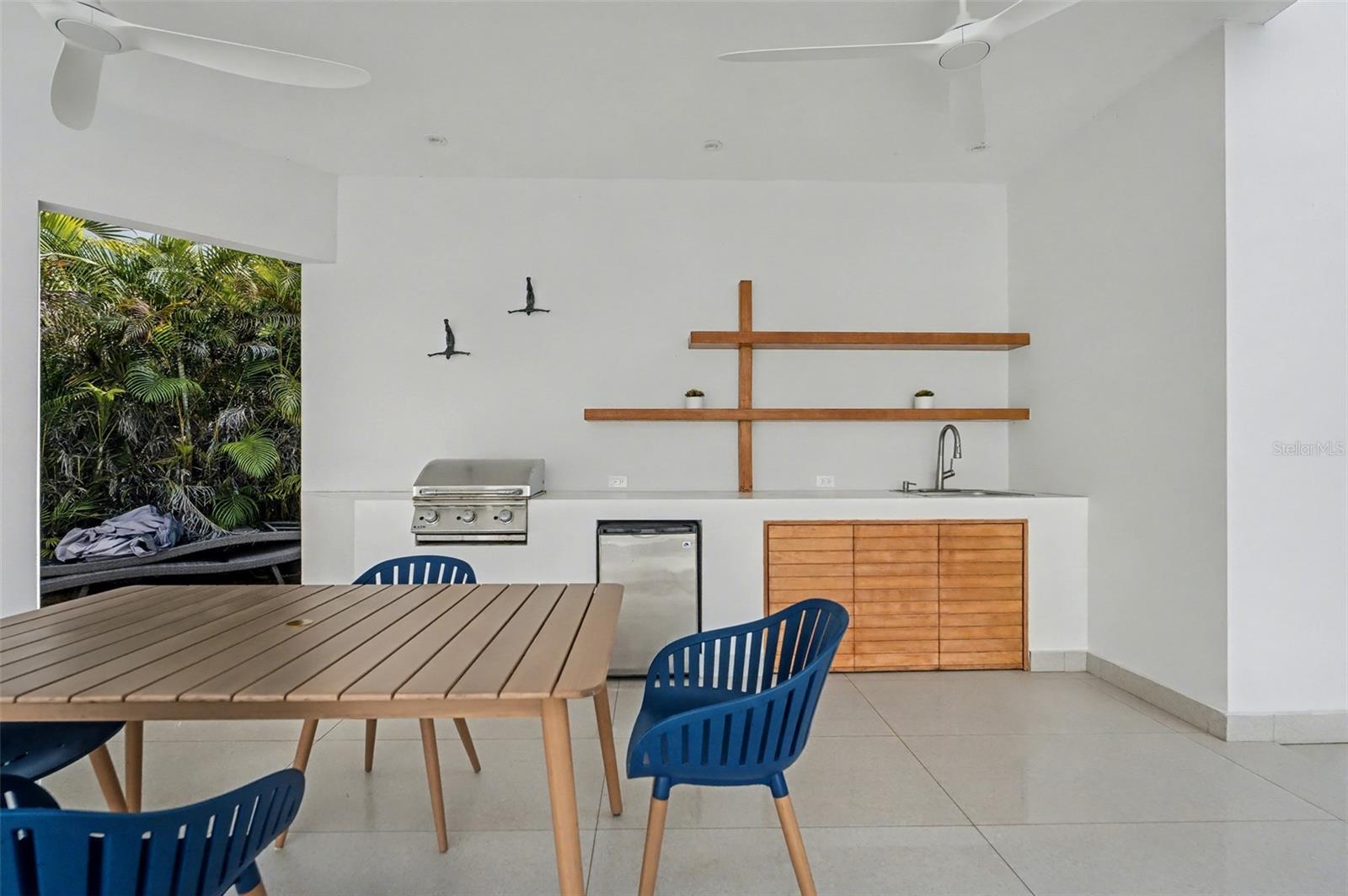 PASEO LAS PALMAS - Residential