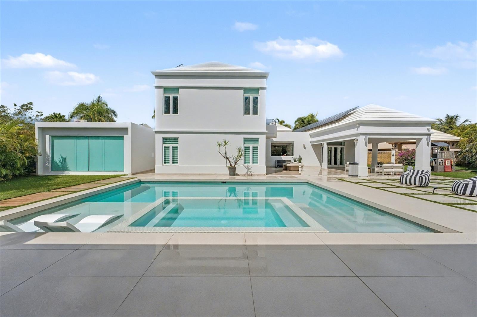 PASEO LAS PALMAS - Residential