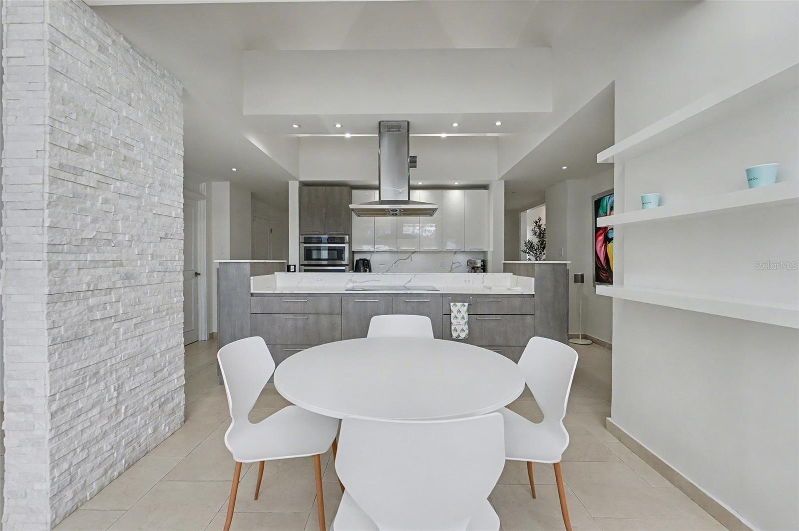 PASEO LAS PALMAS - Residential