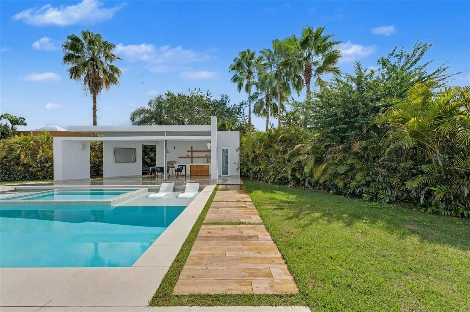 PASEO LAS PALMAS - Residential