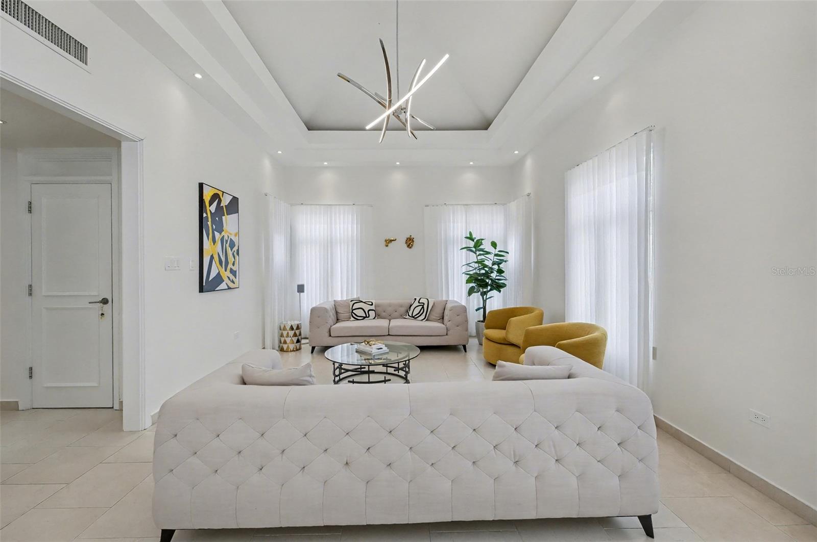 PASEO LAS PALMAS - Residential