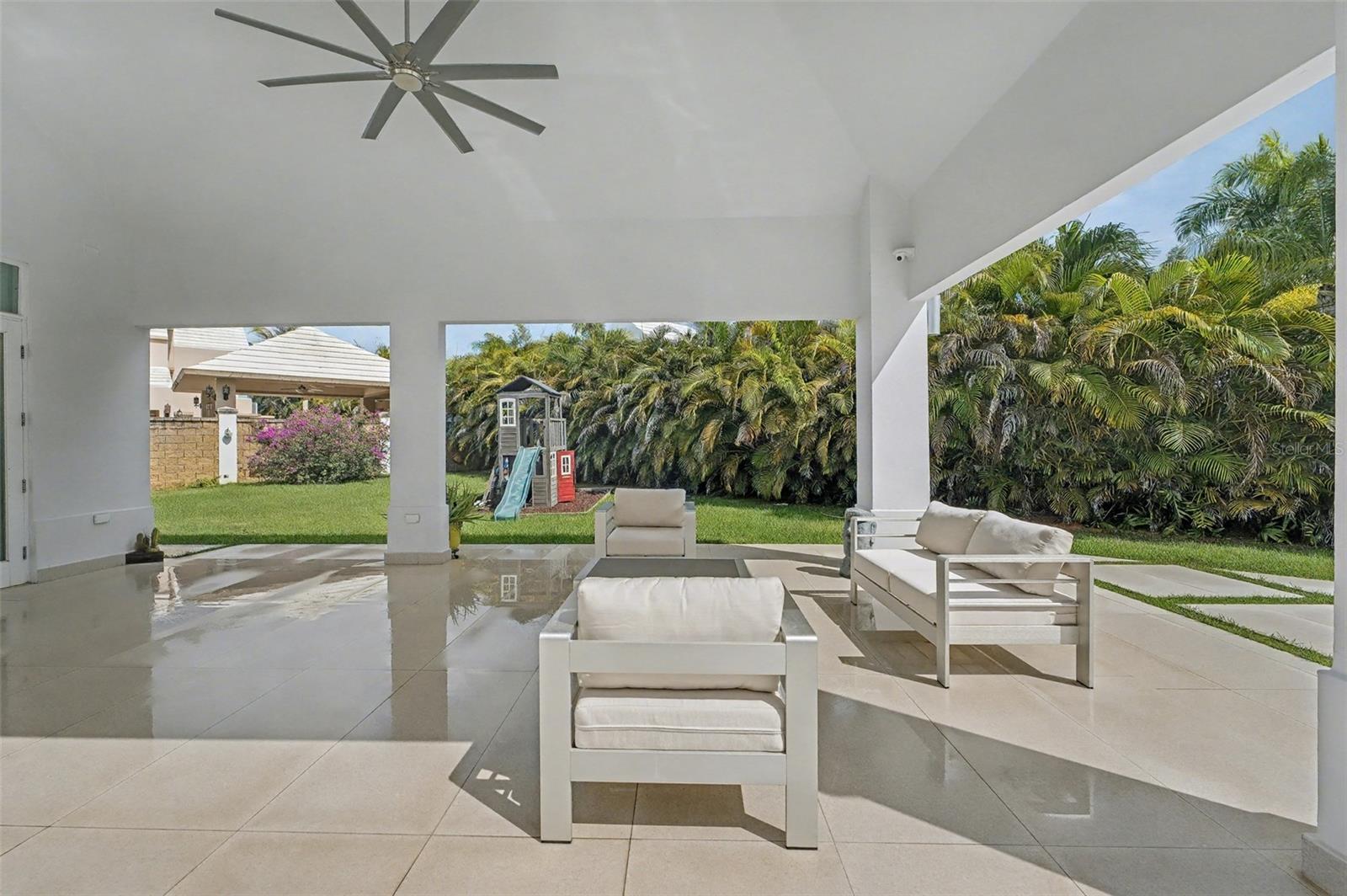 PASEO LAS PALMAS - Residential