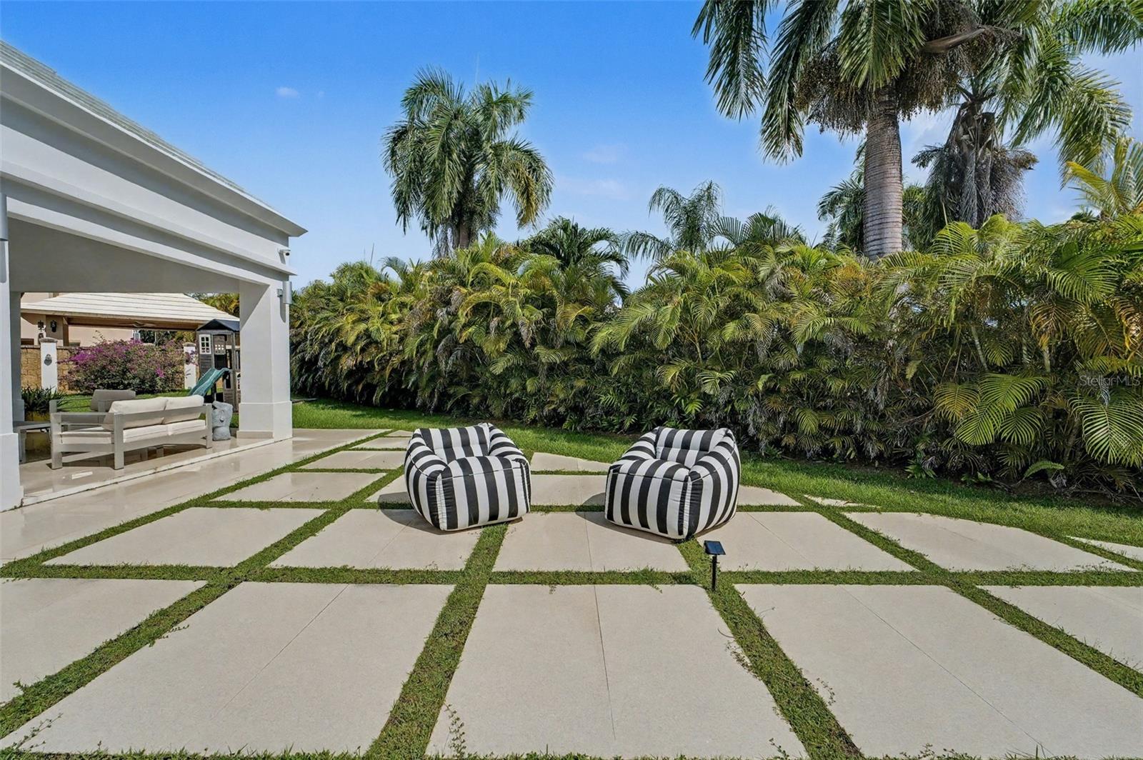 PASEO LAS PALMAS - Residential