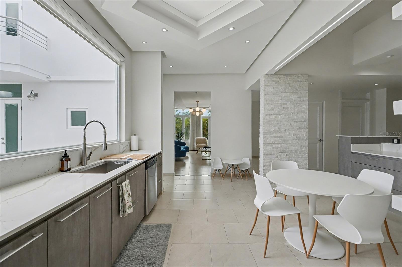 PASEO LAS PALMAS - Residential