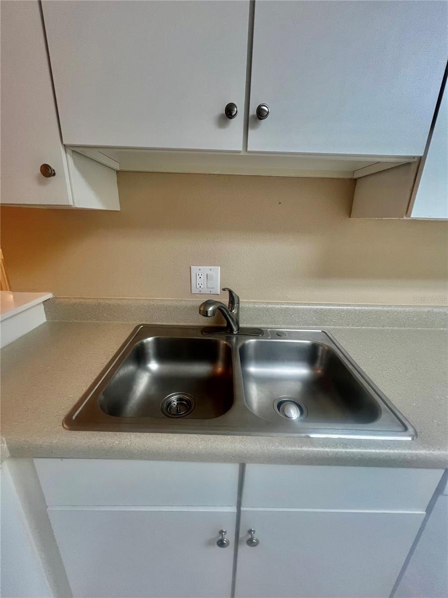 GALLERY/RIDGEWOOD LAKES - Residential Lease