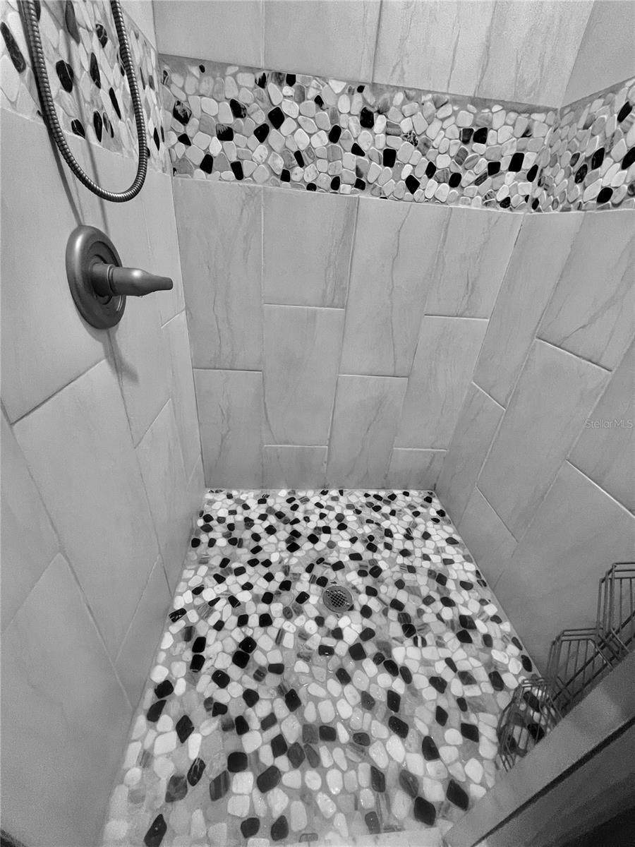 GALLERY/RIDGEWOOD LAKES - Residential Lease