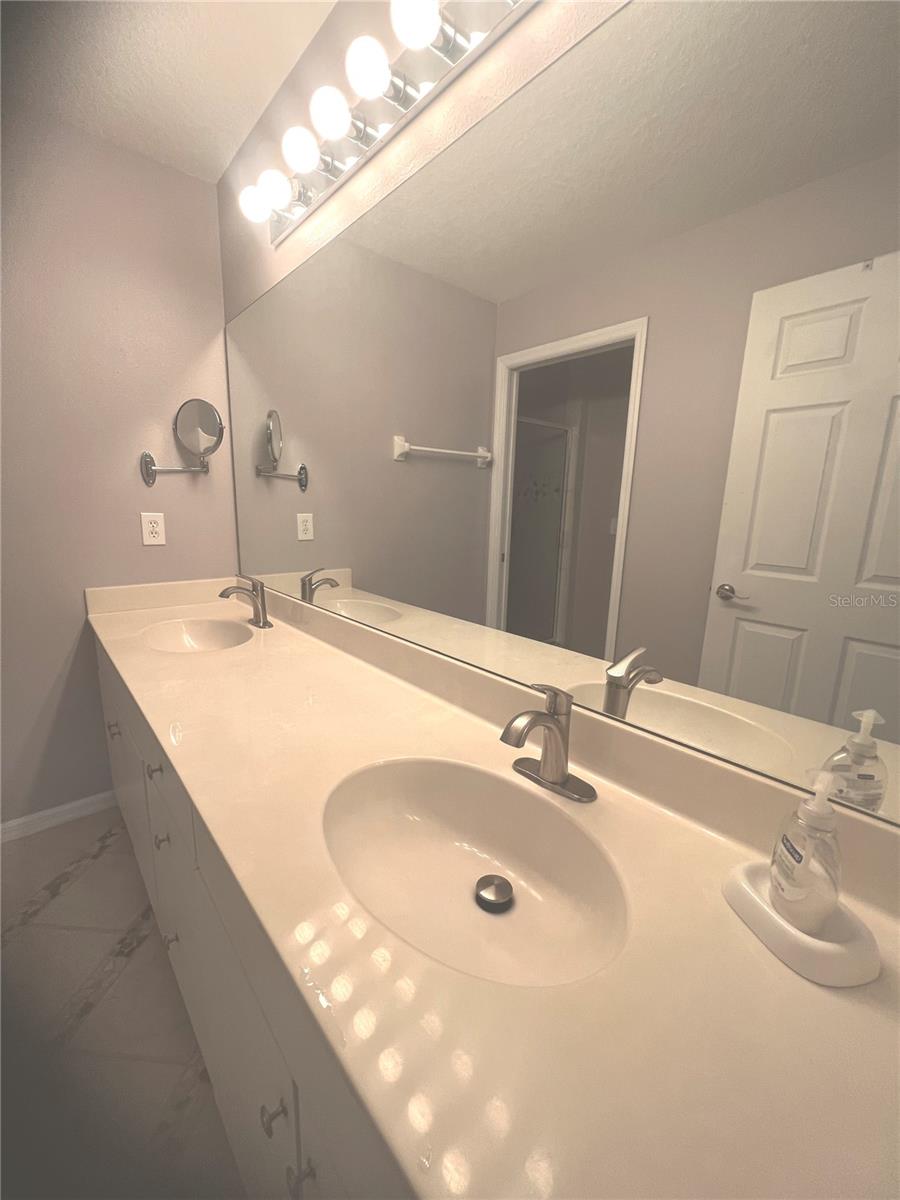 GALLERY/RIDGEWOOD LAKES - Residential Lease