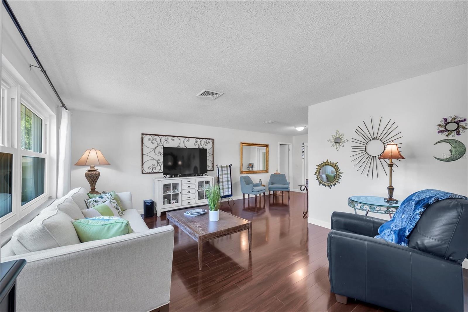 25 HARBOR WOODS CIRCLE