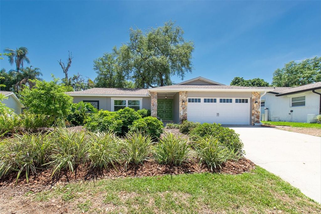 Photo of 25 Harbor Woods Circle, Safety Harbor, FL 34695 (MLS # TB8496813)
