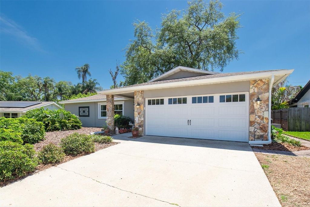 Photo of 25 Harbor Woods Circle, Safety Harbor, FL 34695 (MLS # TB8496813)