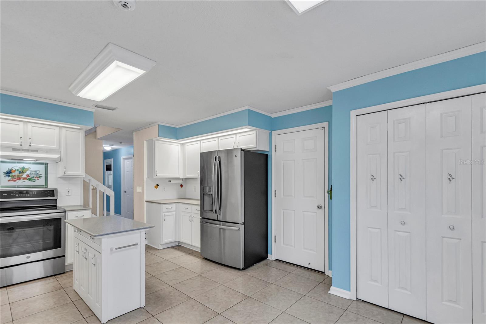 LAUREL RUN AT CRESCENT LAKES - Residential