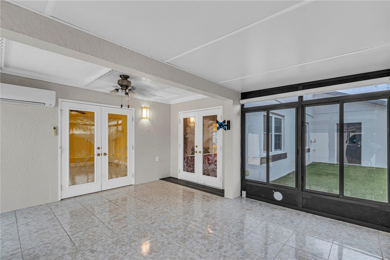 LAUREL RUN AT CRESCENT LAKES - Residential