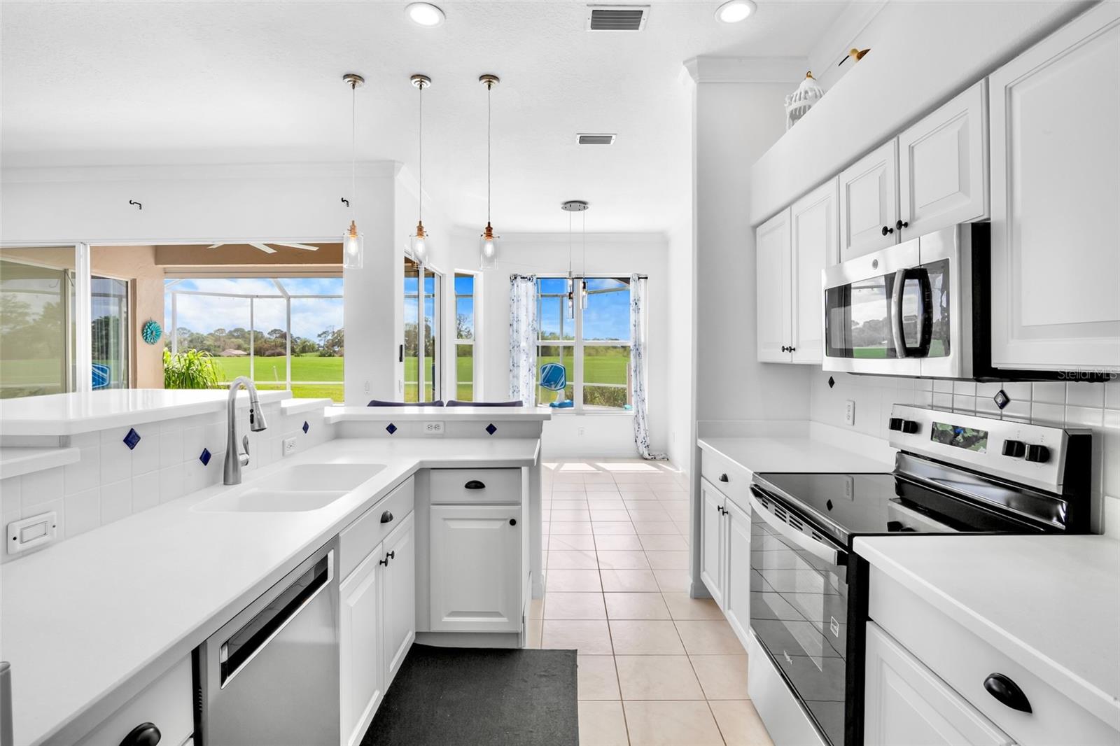 HERITAGE OAKS GOLF & COUNTRY CLUB - Residential