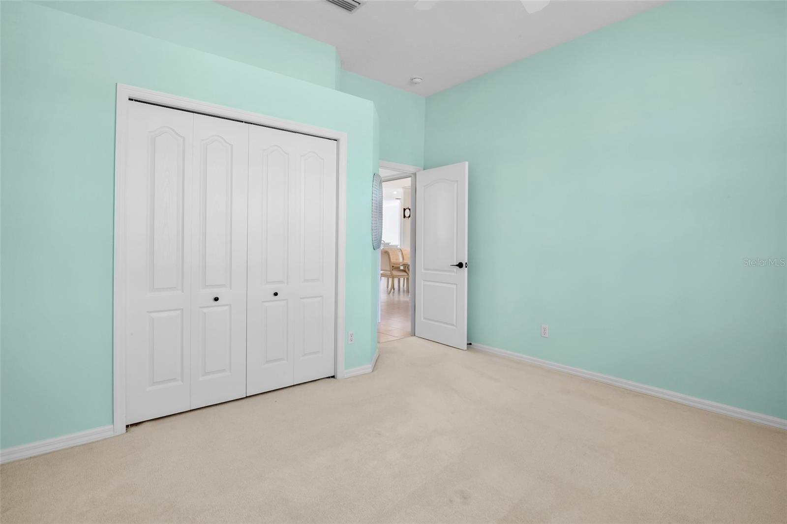 HERITAGE OAKS GOLF & COUNTRY CLUB - Residential