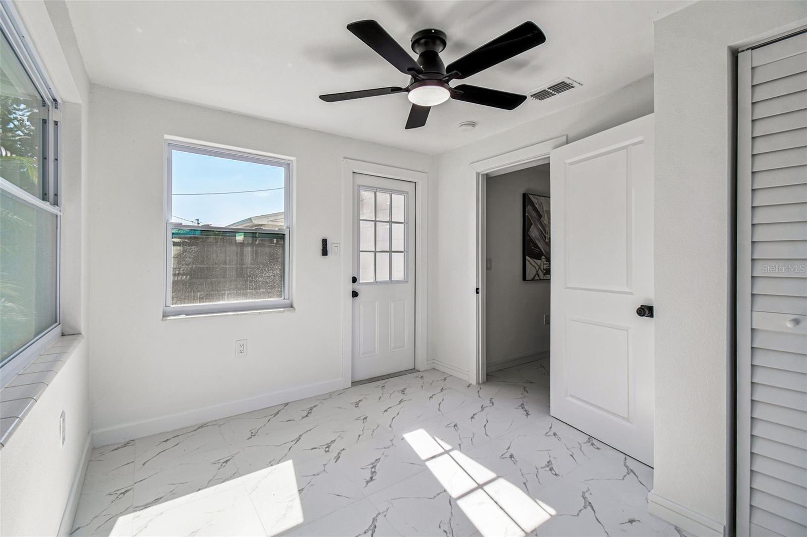 COLONIAL MANOR - Residential