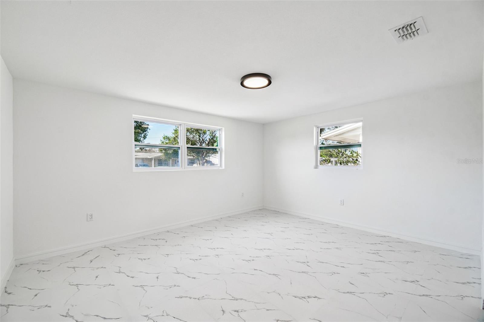 COLONIAL MANOR - Residential