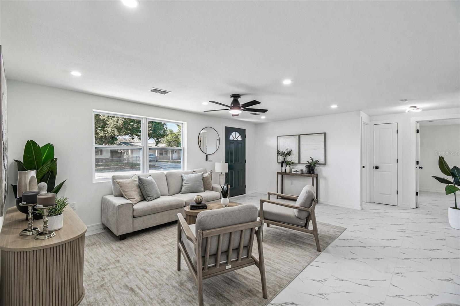 COLONIAL MANOR - Residential