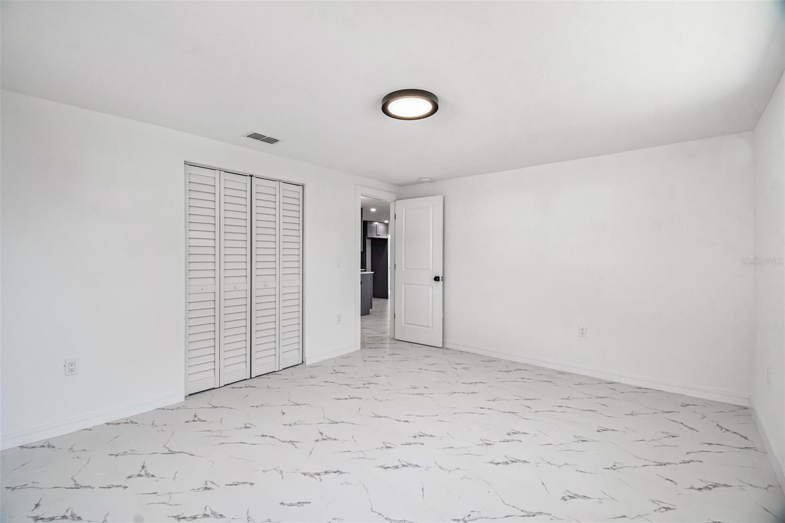 COLONIAL MANOR - Residential