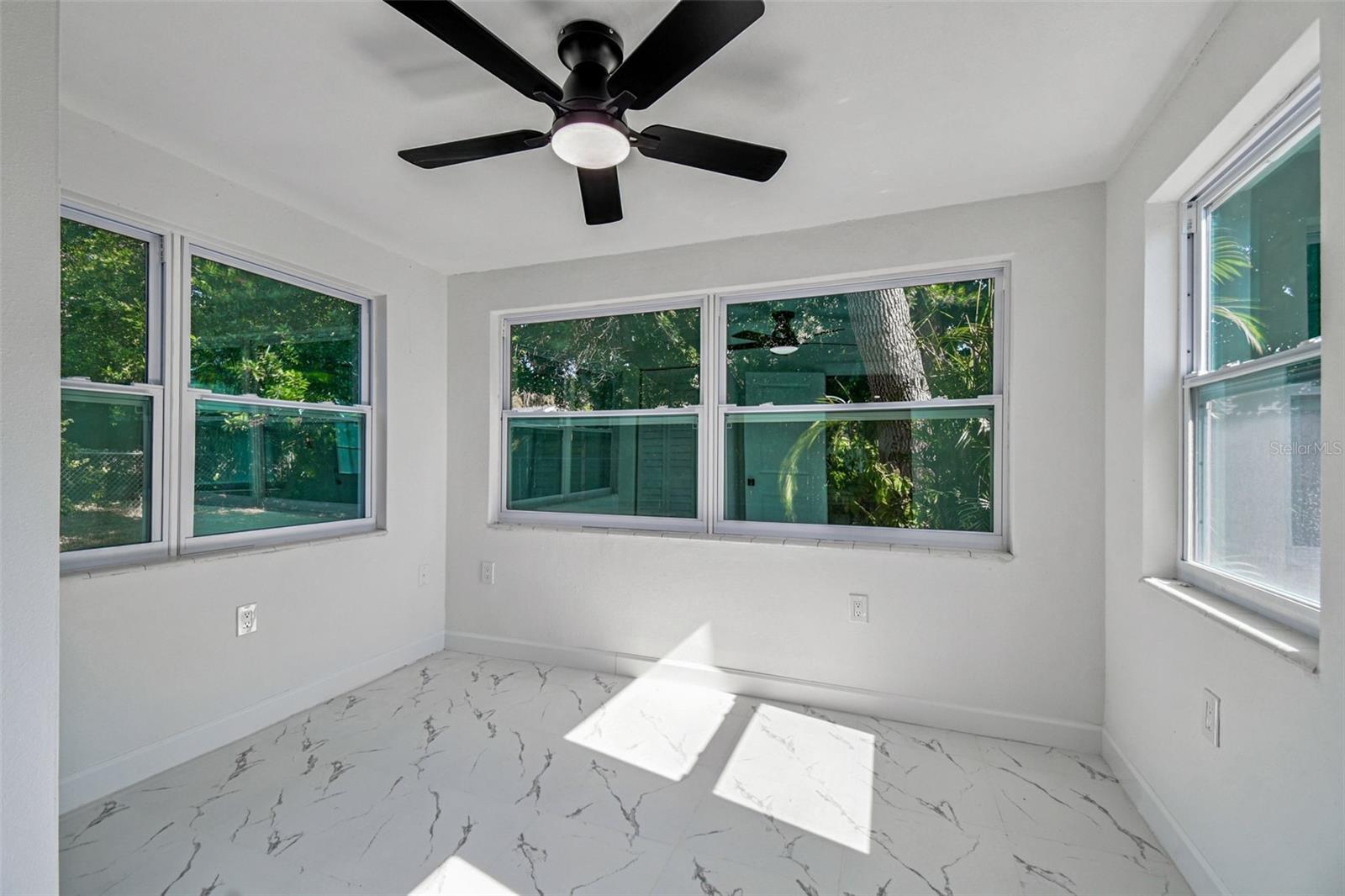 COLONIAL MANOR - Residential