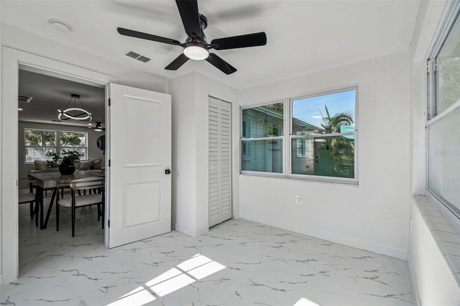 COLONIAL MANOR - Residential