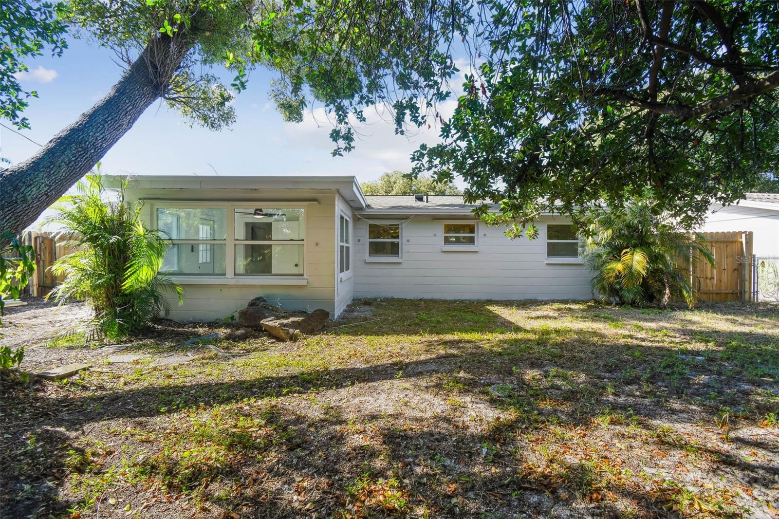 COLONIAL MANOR - Residential