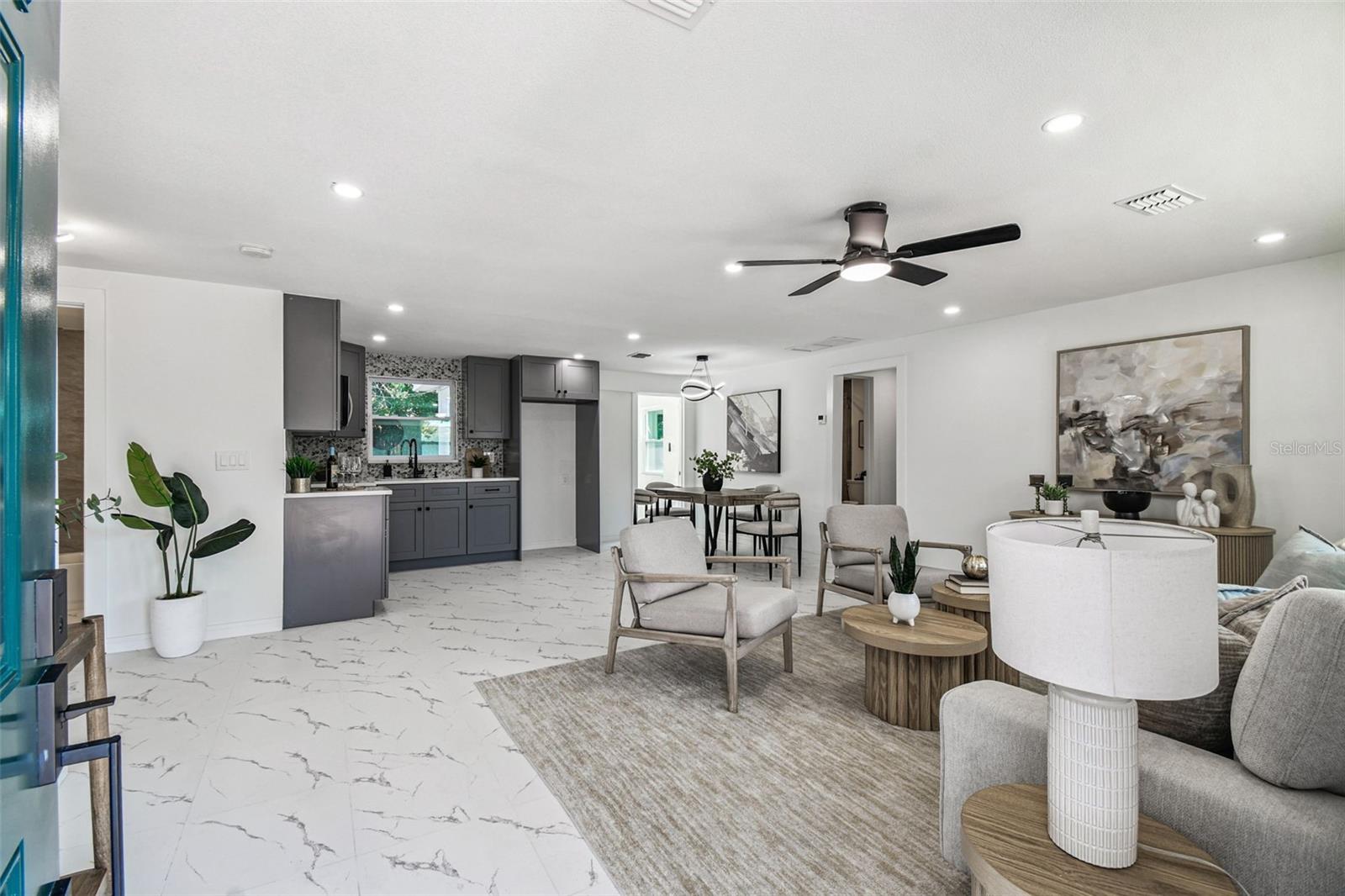 COLONIAL MANOR - Residential