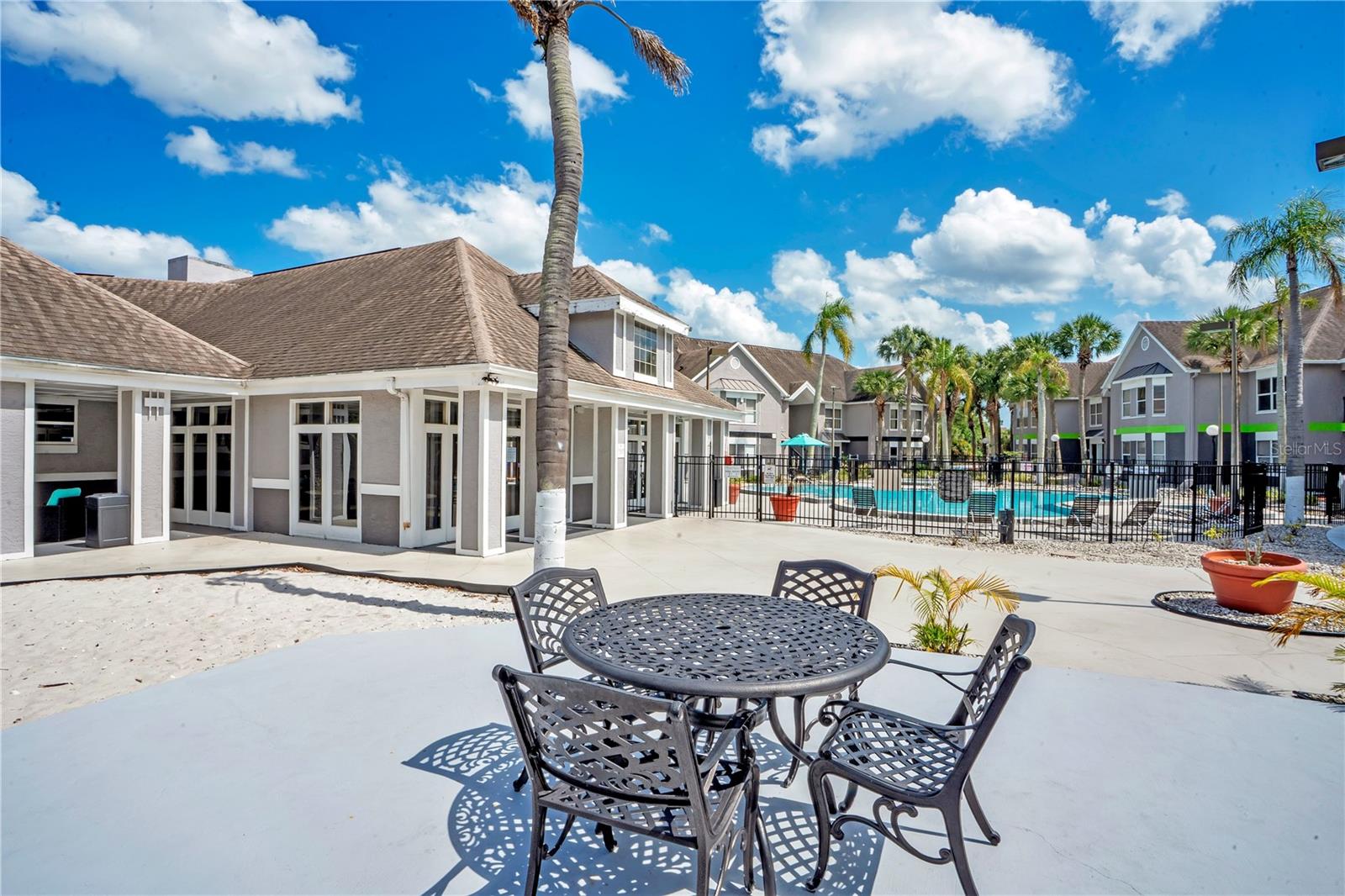 PARKWAY PALMS RESORT MAINGATE CONDO - Residential