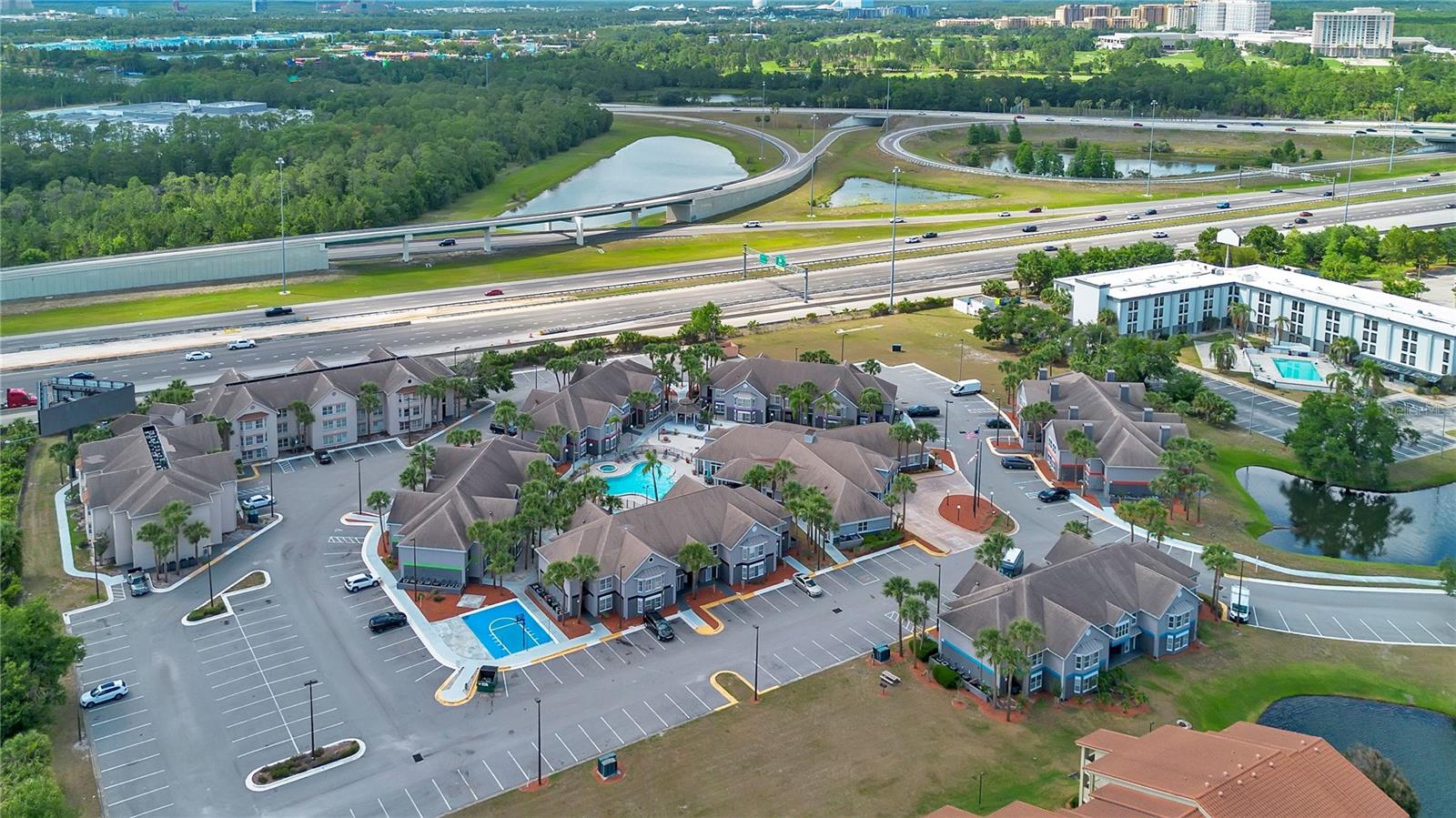 PARKWAY PALMS RESORT MAINGATE CONDO - Residential