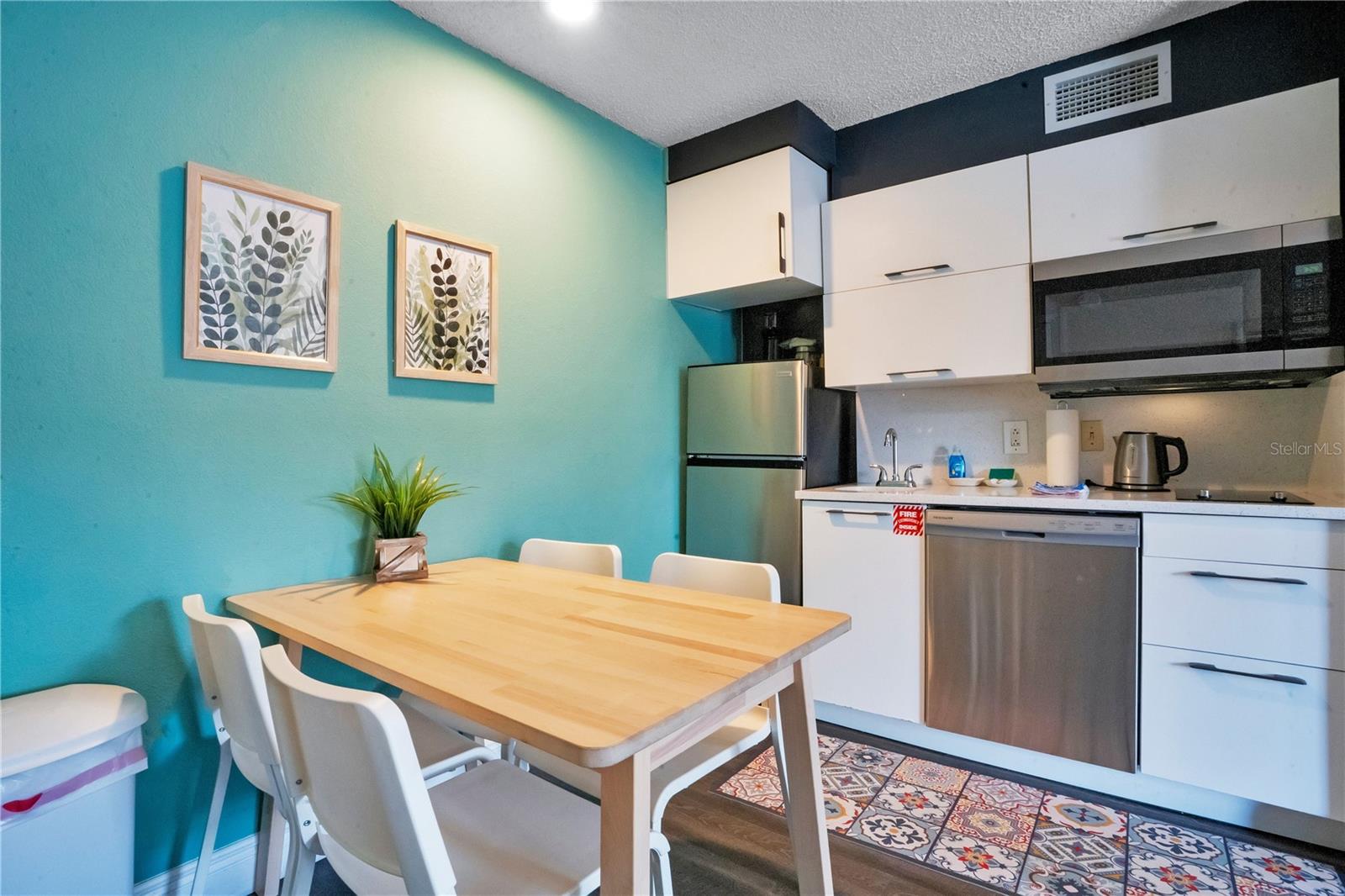 PARKWAY PALMS RESORT MAINGATE CONDO - Residential